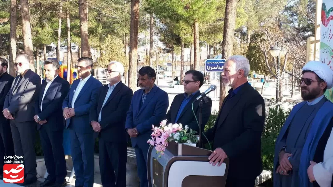 قبور شهدا در کاشمر عطرافشانی و غبارروبی شد