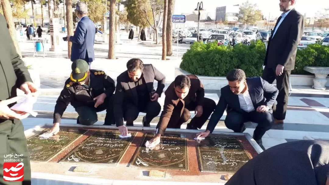 قبور شهدا در کاشمر عطرافشانی و غبارروبی شد