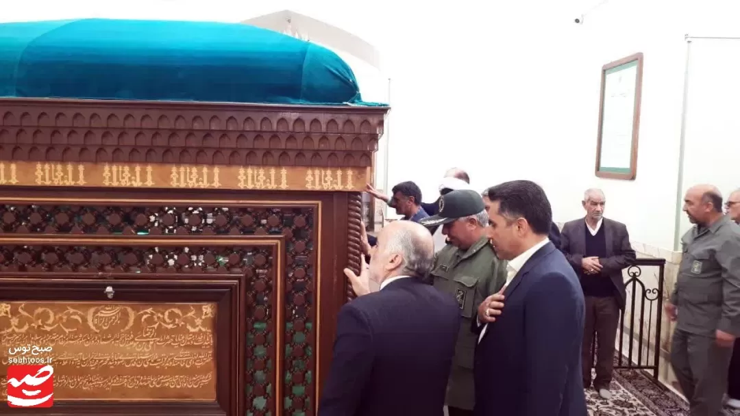 قبور شهدا در کاشمر عطرافشانی و غبارروبی شد