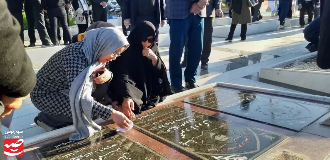 قبور شهدا در کاشمر عطرافشانی و غبارروبی شد