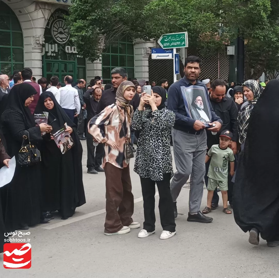 نمایی دیگر از تشییع شهید جمهور در مشهد