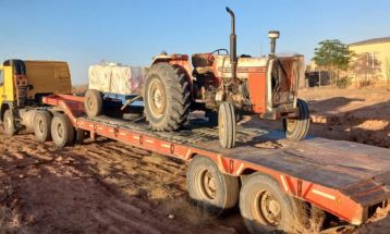 مبارزه گسترده با آفت ملخ کوهان‌دار در گناباد