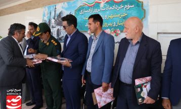 صبحگاه مشترک نیروهای نظامی و انتظامی در گناباد