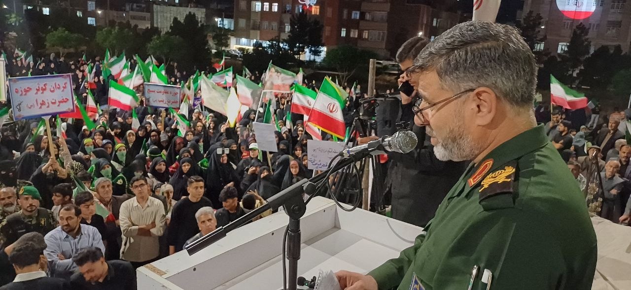 ملت بصیر ایران در برابر زورگویان ایستاده است