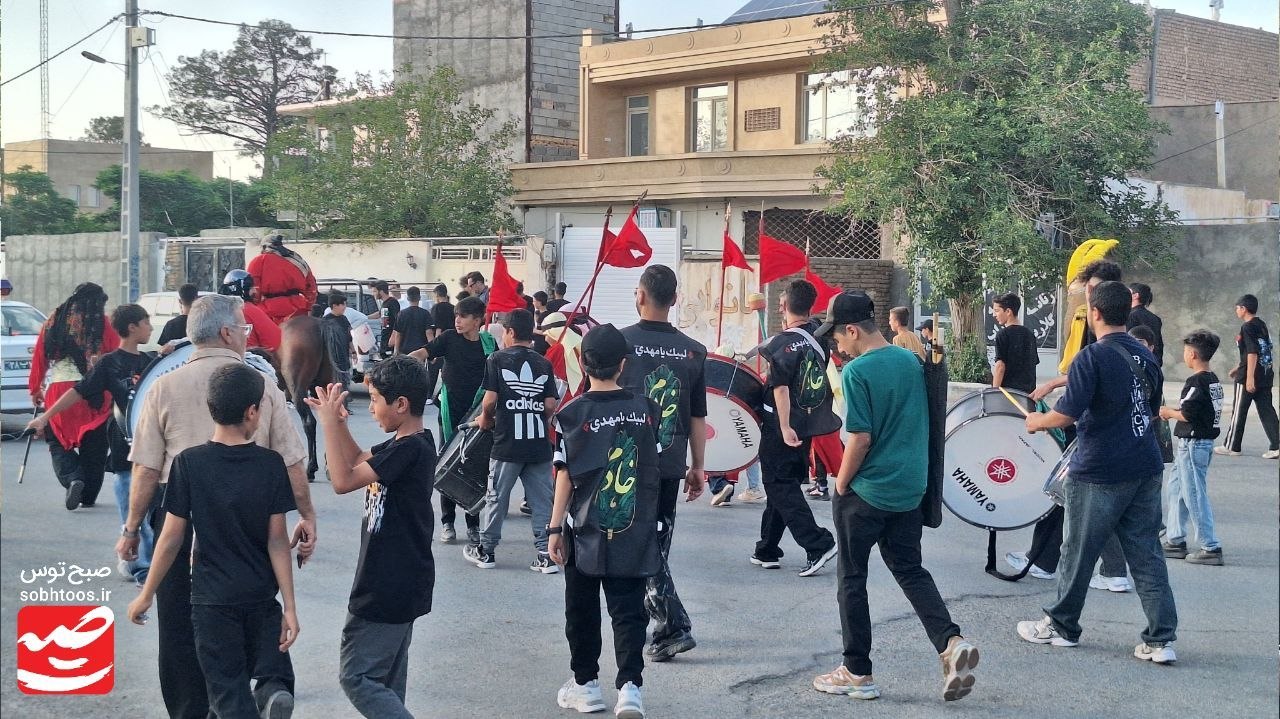 مراسم نمادین کاروان حسینی به کربلا در داورزن
