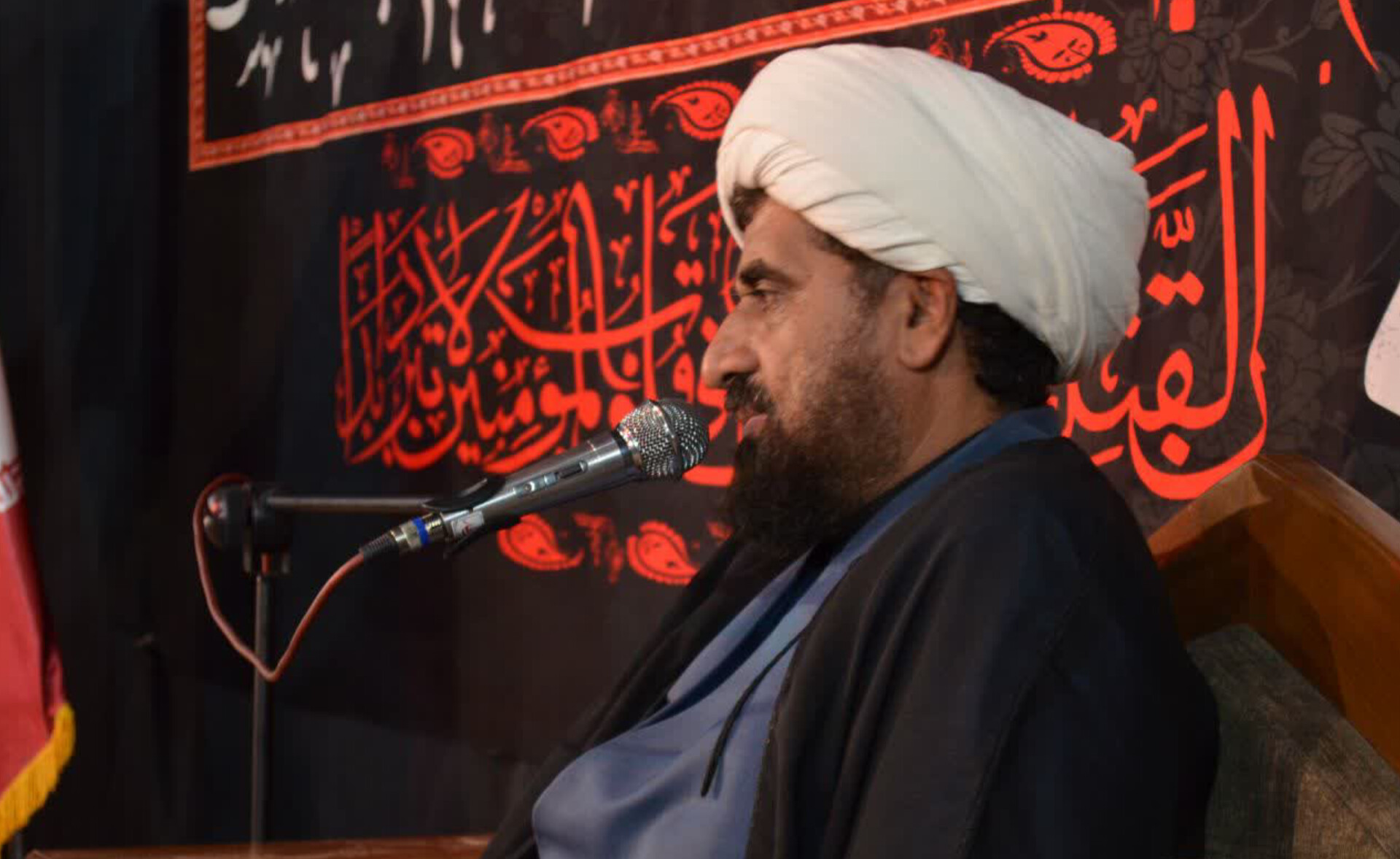 جز راه خدا یا شیطان، راهی وجود ندارد