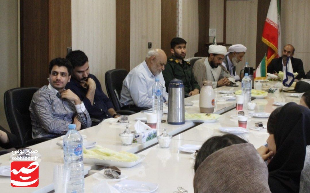 تجلیل از پزشکان و کادر درمان صالح‌آباد