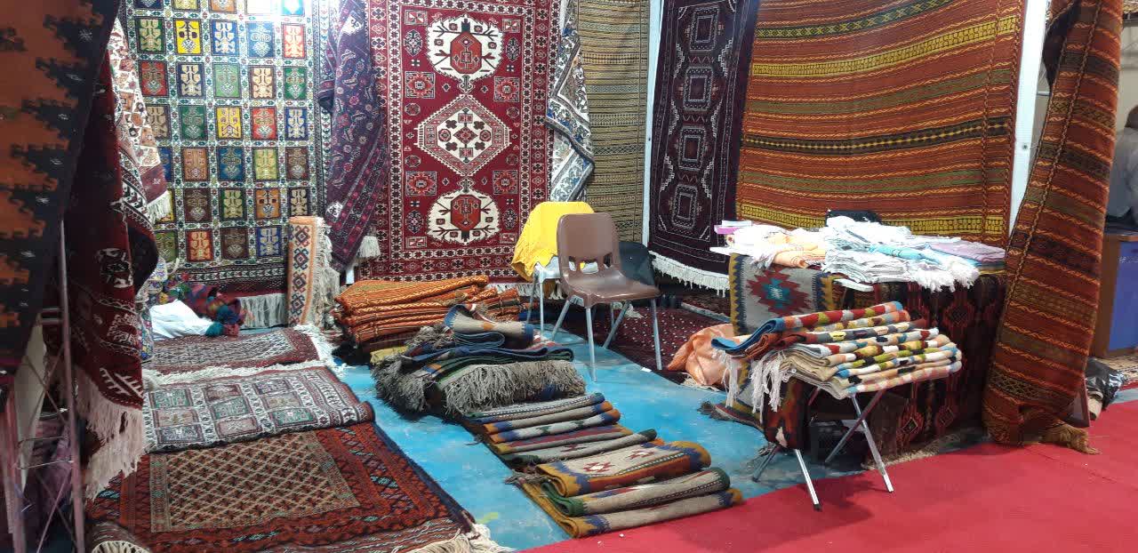۴۰ بافنده در روستاهای تایباد مشغول فعالیت هستند