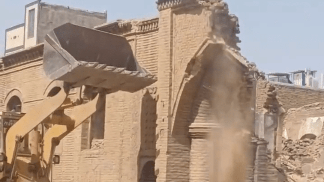 تخریب عجیب یک کاروانسرای تاریخی در سبزوار
