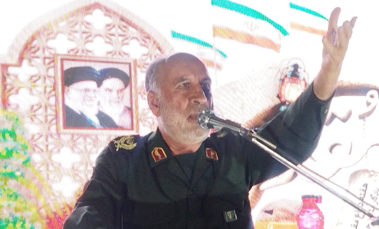 مقاومت، رمز عبور از فشارهای دشمن است