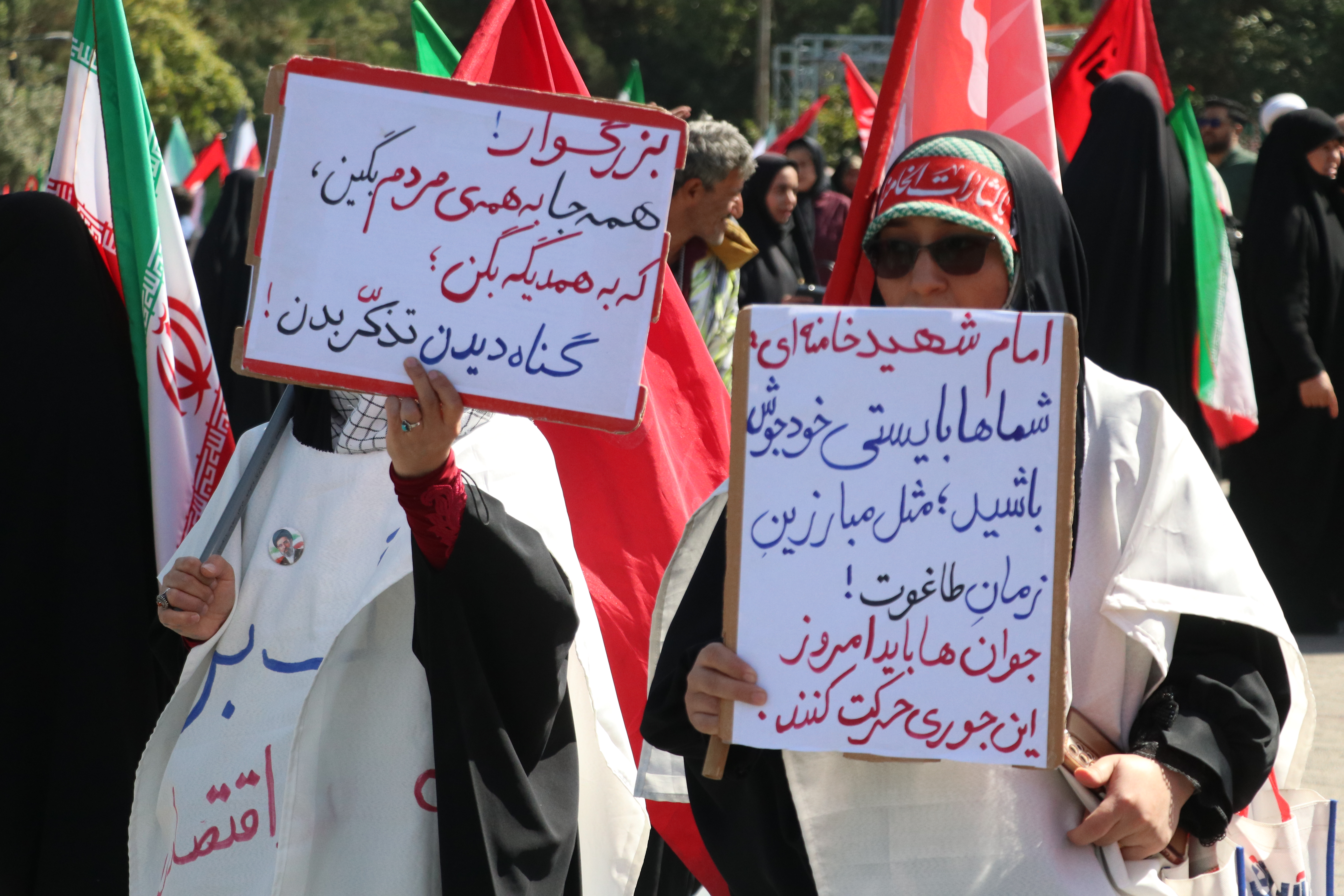 حضور دانشجویان و اساتید در زنجیره انسانی مشهد