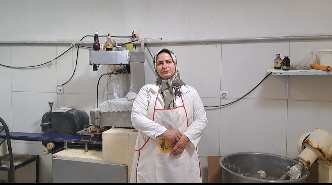 عطر کلوچه‌های گل اناری در مطرآباد می‌پیچد