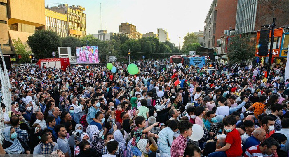 برگزاری جشن یک کیلومتری عید غدیر در تربت حیدریه/توزیع بیش از ۴۰ هزار پرس غذا