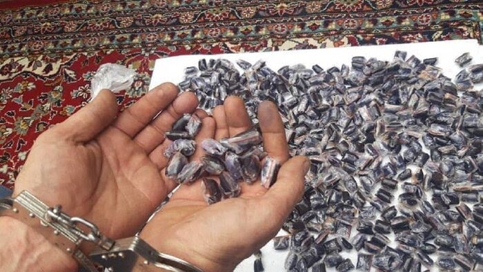 بلع تریاک توسط ۳ قاچاقچی در خلیل‌آباد