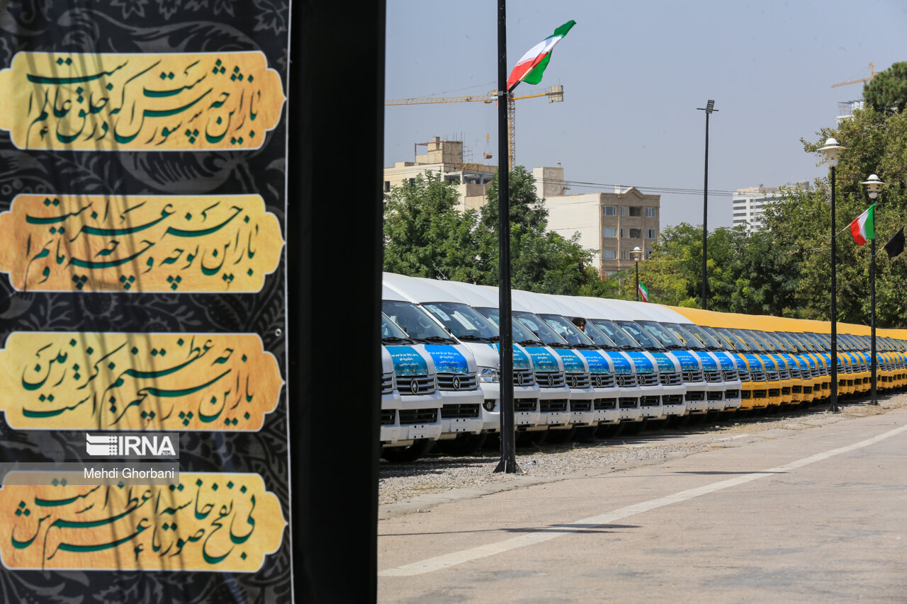 ١۵٠ دستگاه ون و اتوبوس در مشهد رونمایی شد/ پیش‌بینی سفر ۸ میلیون زائر به مشهد