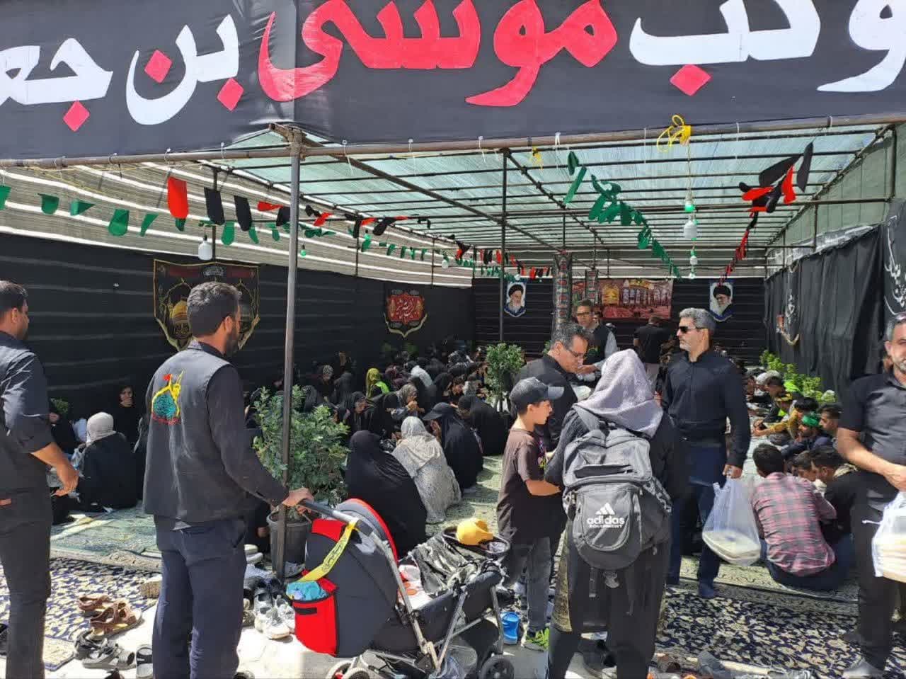 واحدهای مرغداری و نانوایی های طرقبه شاندیز  پای کار خدمت به زائران امام رئوف آمدند