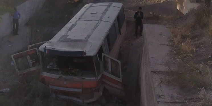 واژگونی مینی‌بوس در نیشابور با یک کشته و ۲۳ مصدوم
