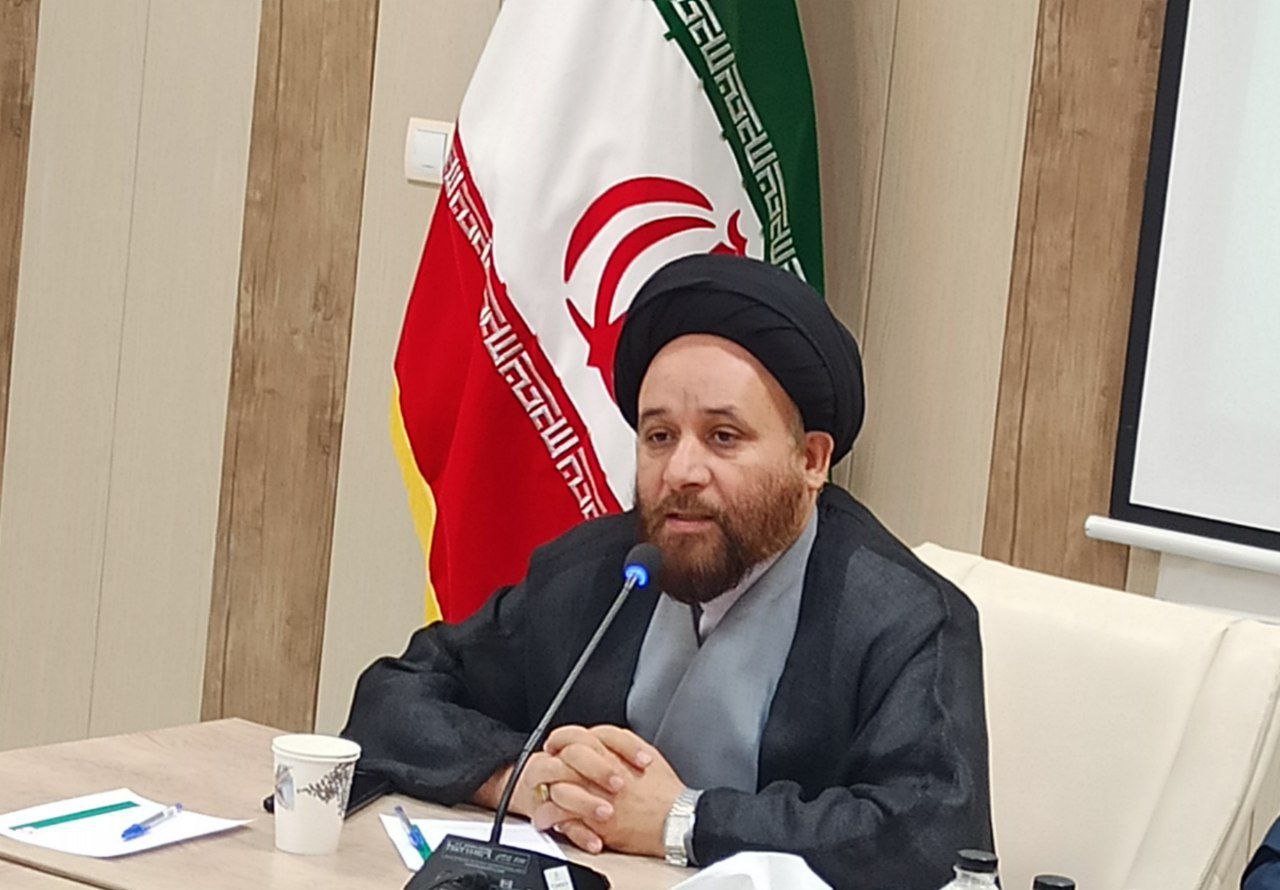 کنگره شهدا را به افراد و یا گروه خاصی منحصر نکنیم