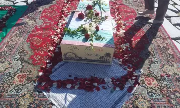 تشییع و خاکسپاری شهید گمنام در شهر اسحاق‌آباد