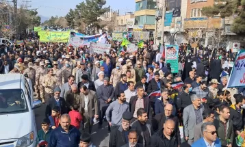 مردم تمام‌قد پای این انقلاب ایستاده‌اند