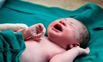 تولد نوزاد عجول رشتخواری در آمبولانس