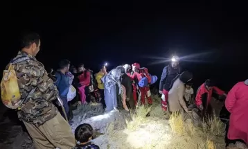 نجات خانواده‌ ۱۶ نفره در آبگرم خلیل‌آباد