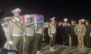 لحظه ورود پیکر شهید امیرعبداللهیان به فرودگاه مشهد