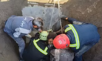 نجات کارگر جوان از داخل دستگاه بتن‌ساز