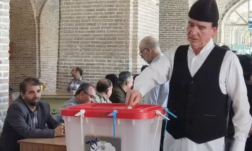 هنرمند نیشابوری برای ایران خواند