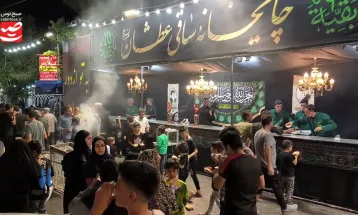 خدمت بی‌وقفه خادمان به زائران امام رضا (ع)