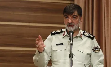 دشمن به دنبال گرفتن چادر بانوان است