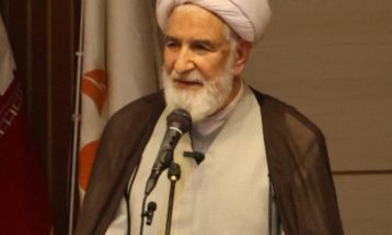 حل مشکلات اقتصادی در اولویت کاری قرار گیرد