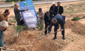 خیر قوچانی ۸۰۰ نهال در روستاهای زادگاهش کاشت
