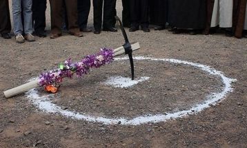 کلنگ‌زنی نیروگاه خورشیدی ۱۰۰ مگاواتی کاشمر
