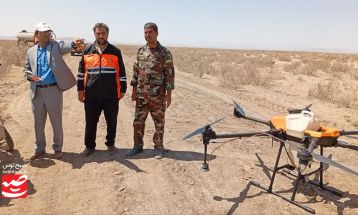 کنترل آفت ملخ کوهان‌دار با پهپاد در گناباد