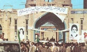 کدام پرچم را به آتش می‌کشید