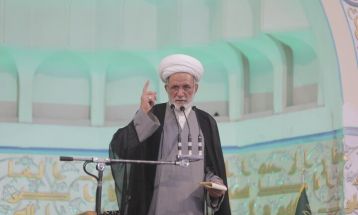 پیروی از ولایت راهگشای مردم است