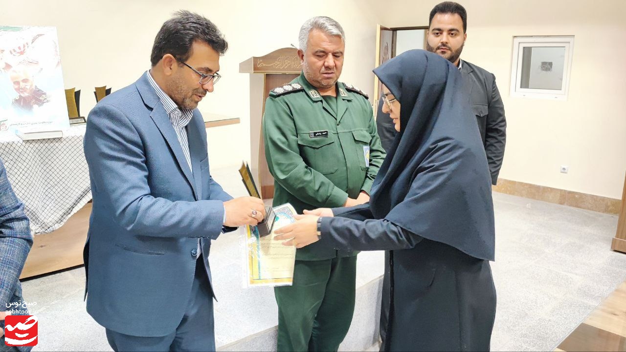 تجلیل از جهادگران و مدافعان سلامت کاشمر به مناسبت هفته دفاع مقدس