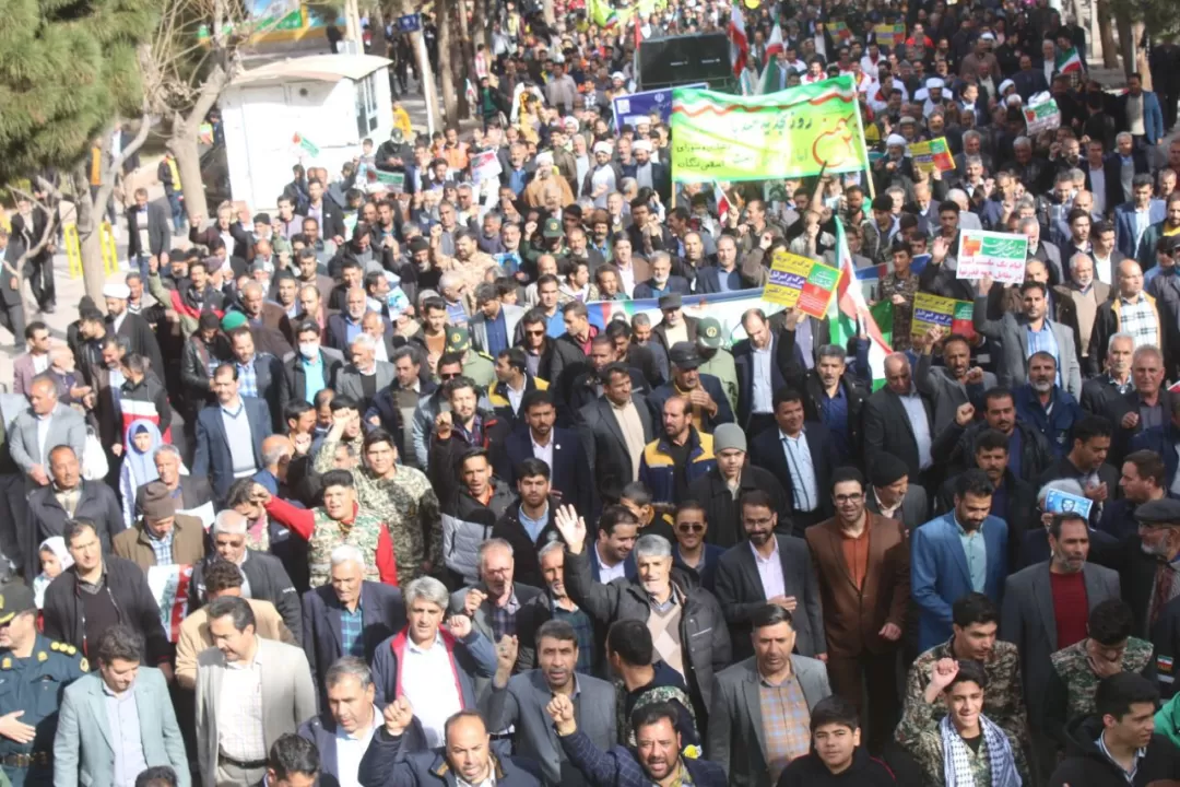 آمده بودند تا بگویند ما پای انقلابمان هستیم