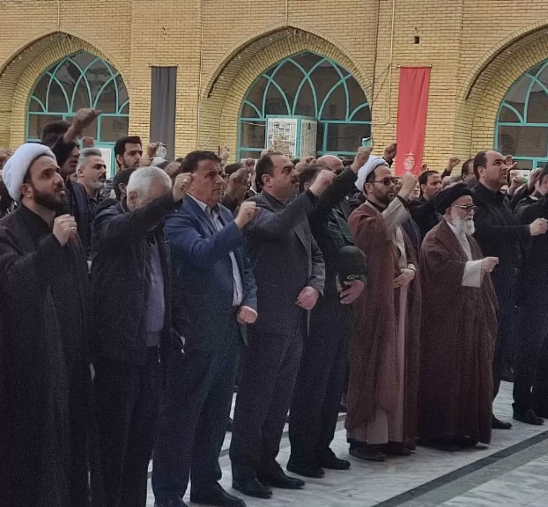نمازگزاران مسجد جامع نیشابور تجمع کردند