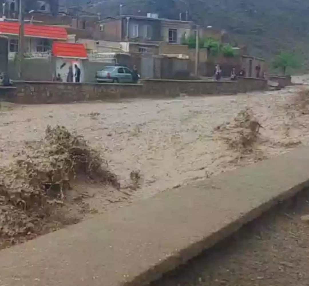 جاری شدن سیل در چند روستای شهر فیروزه
