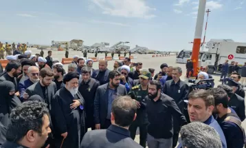 ورود خانواده شهید رئیسی به فرودگاه مشهد