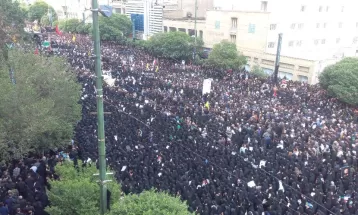 نمایی دیگر از تشییع شهید جمهور در مشهد