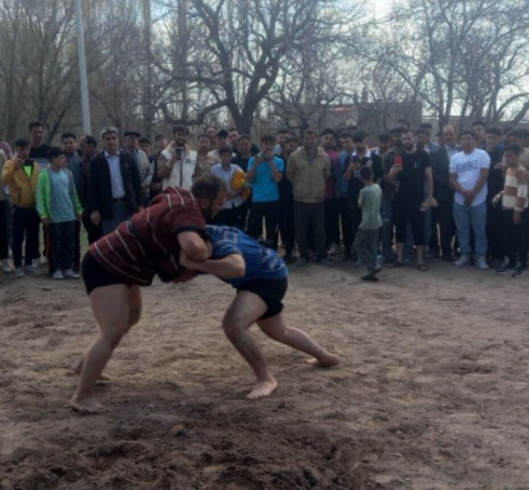 برگزاری مسابقات کشتی باچوخه در روستای کوهسخت نیشابور